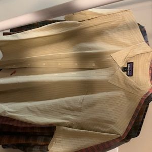 Patagonia
M button down dress shirt